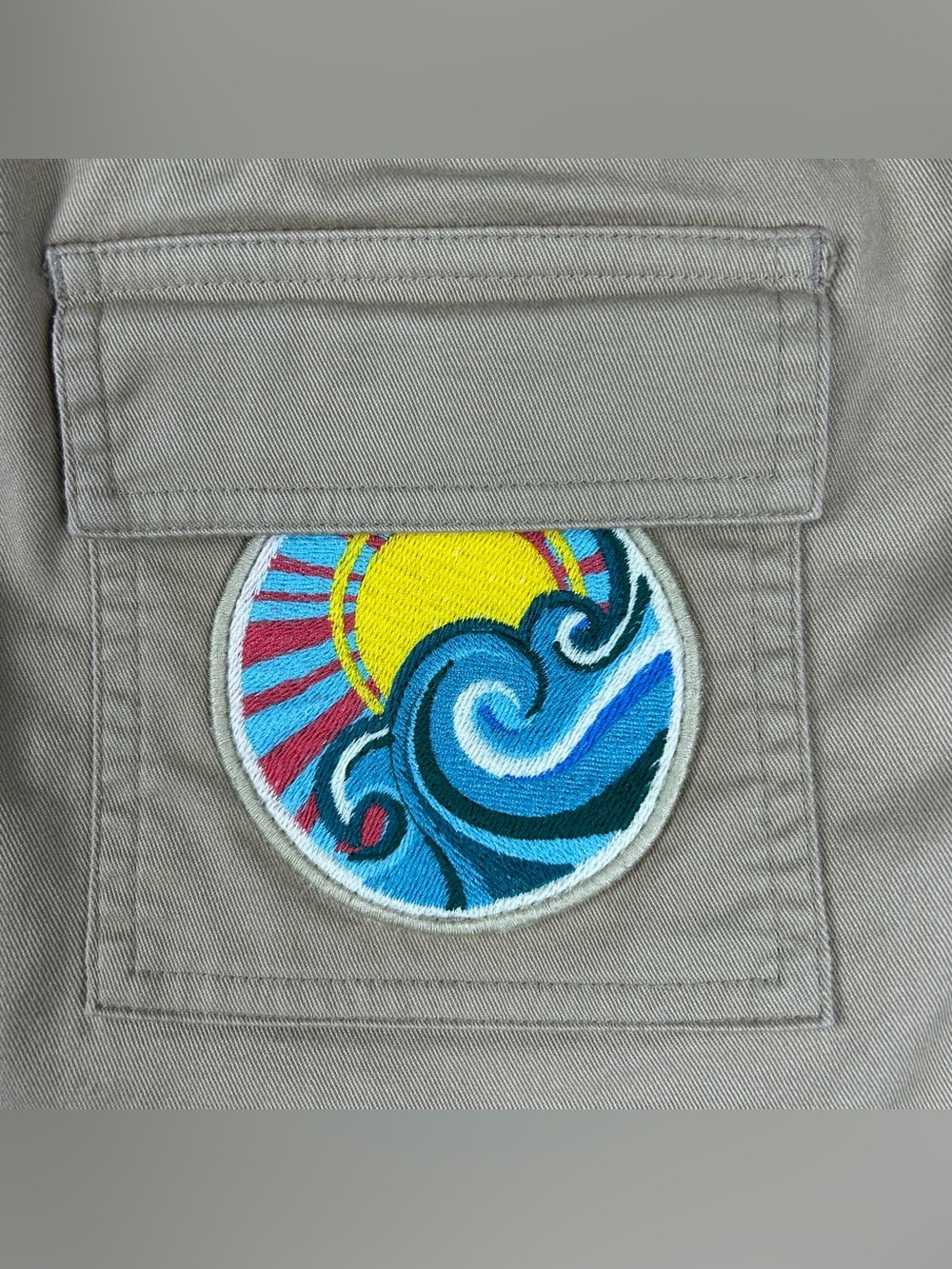 Red Valentino Garavani Embroidered Patch Khaki Shorts Size US 4 Preppy Resort - Picture 8 of 14